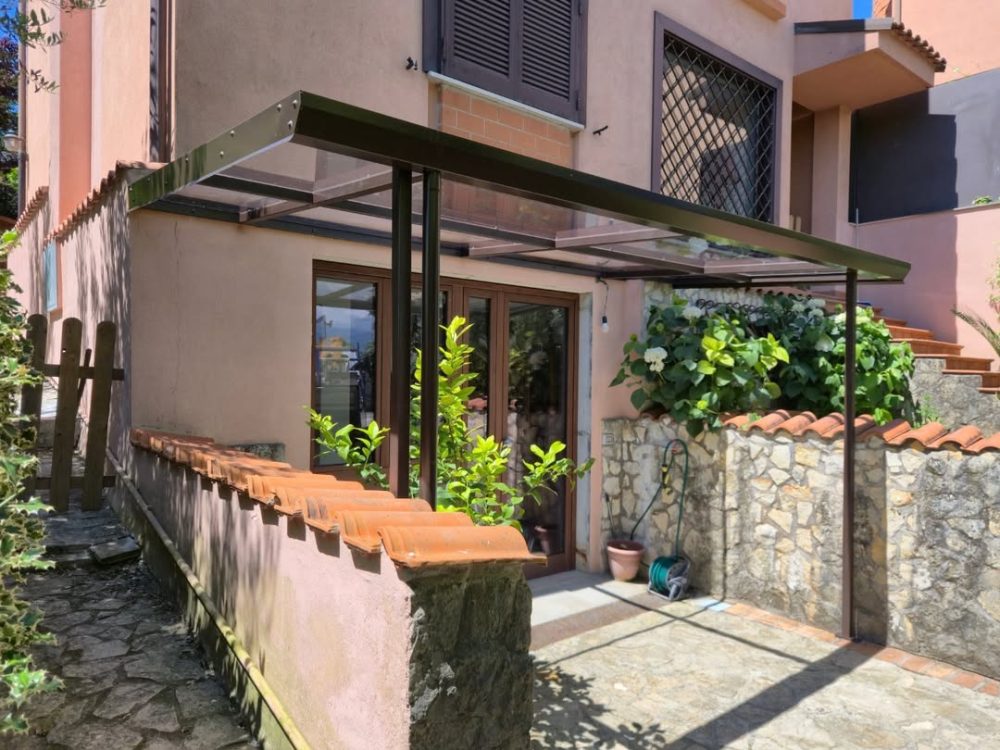 Pensilina Villa Privata - ITALIA